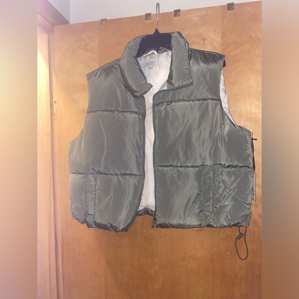 FADED ROSE Sheen Green Sleeveless Collared Puffer Vest
